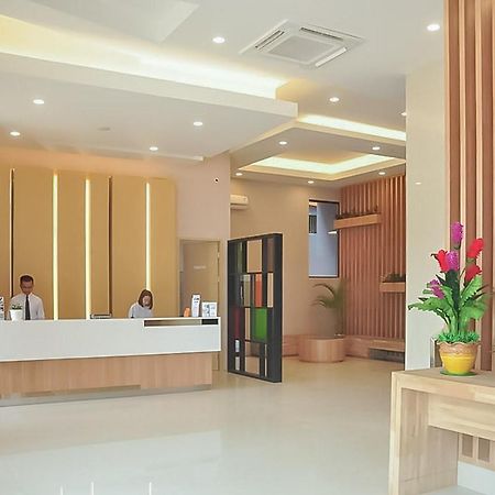 Hotel Mutiara Mitra Reddoorz Padangsidimpuan エクステリア 写真