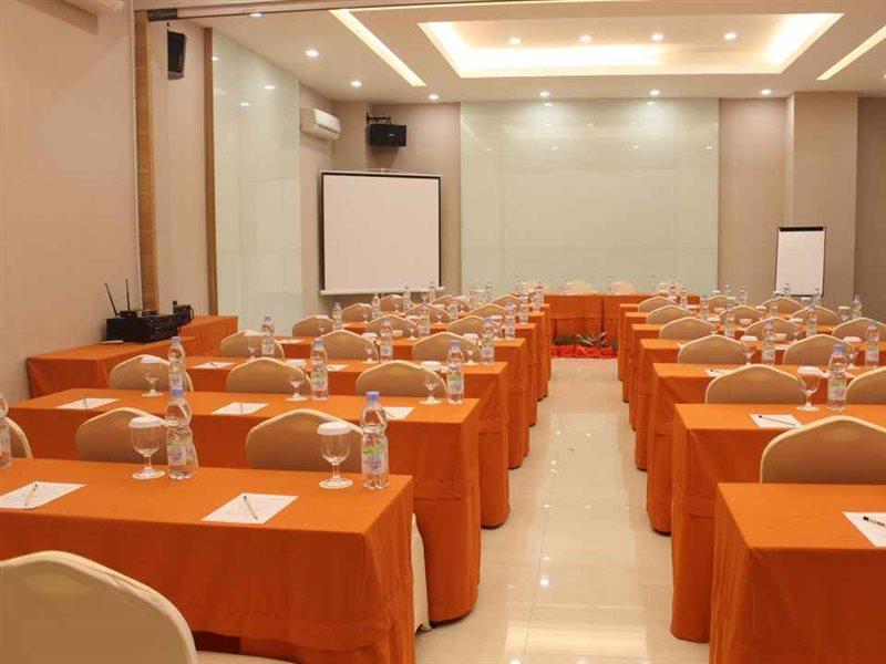 Hotel Mutiara Mitra Reddoorz Padangsidimpuan エクステリア 写真
