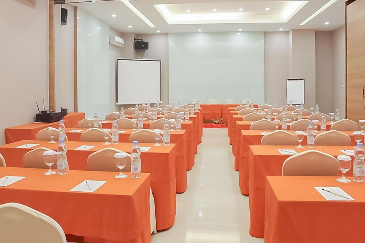 Hotel Mutiara Mitra Reddoorz Padangsidimpuan エクステリア 写真